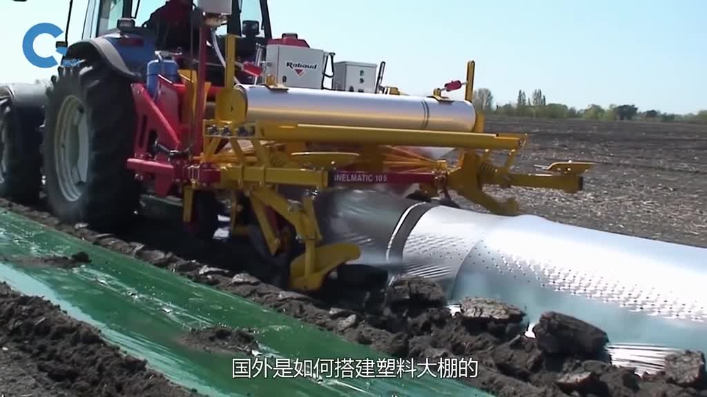 神奇的全自动塑料棚搭建车轻松搭建塑料棚