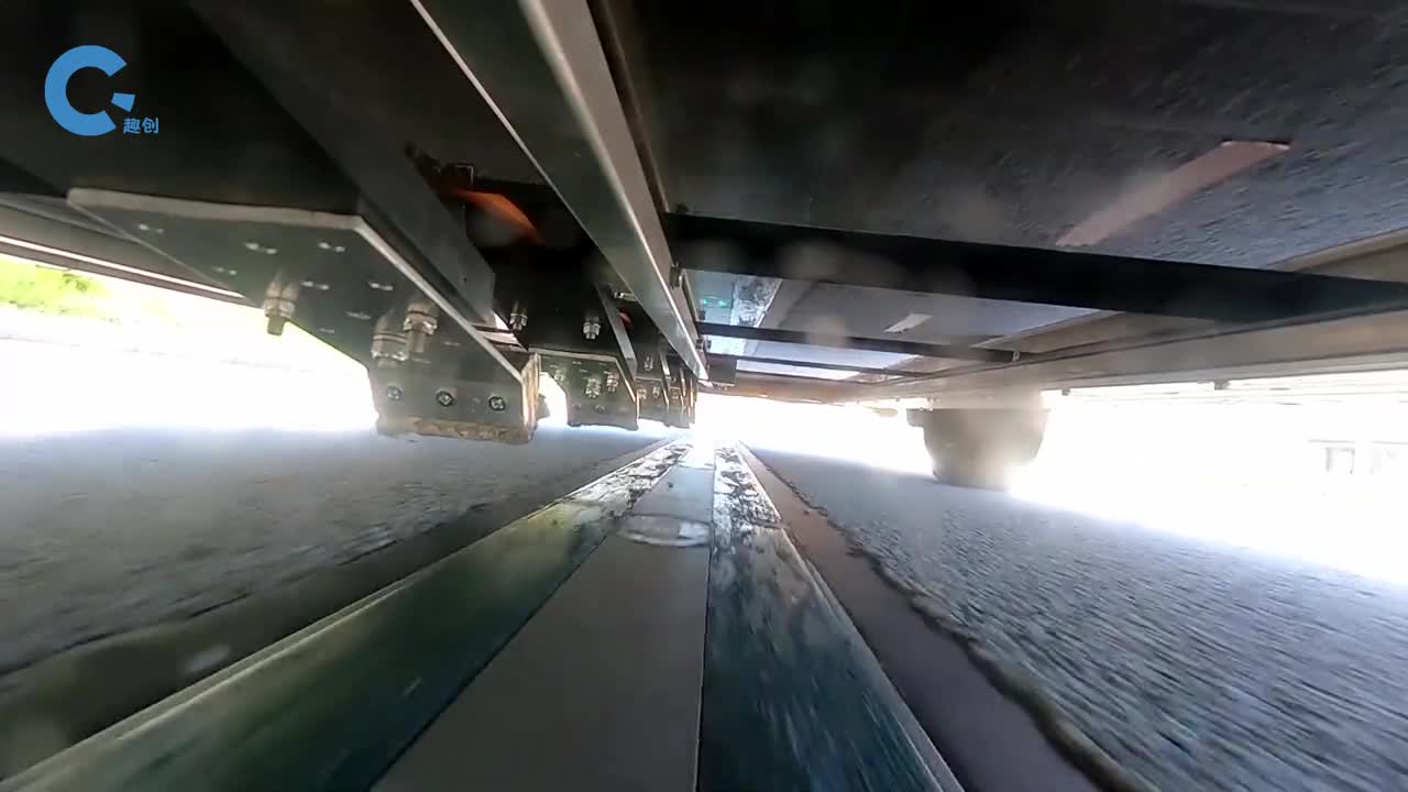 瑞典花费800万在路中间放根铁板还让车压着铁板走