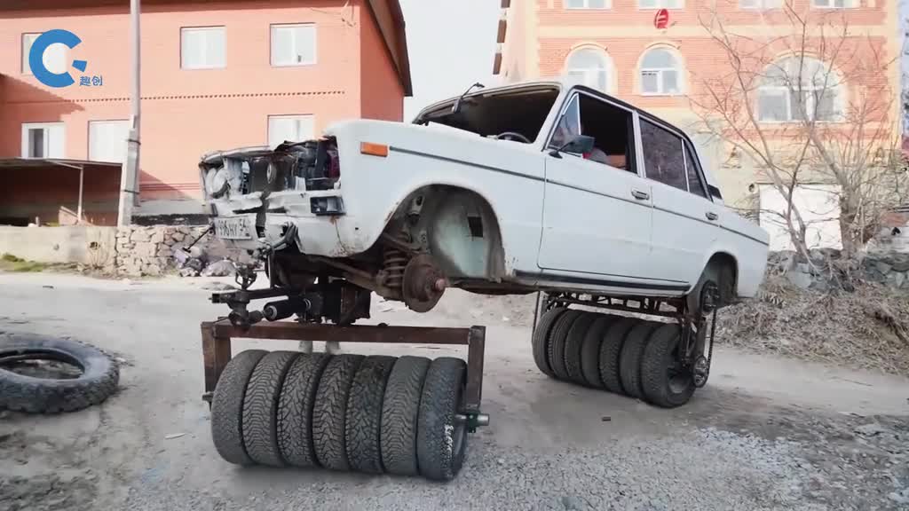 给汽车安装上前后两排轮胎每一排由七个轮胎组成