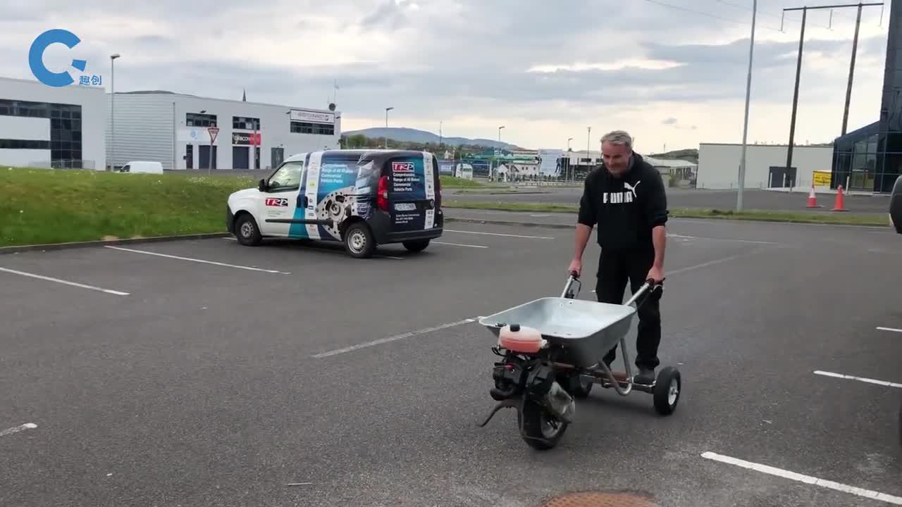 神奇的履带式运输小车可在工地上任意穿梭