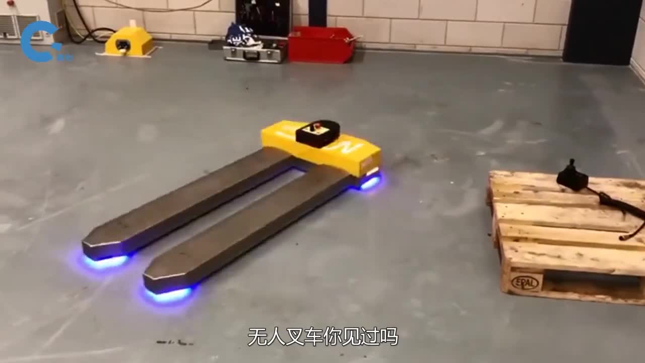 国外发明无人叉车充电10分钟运行8小时最大负重达到1000公斤