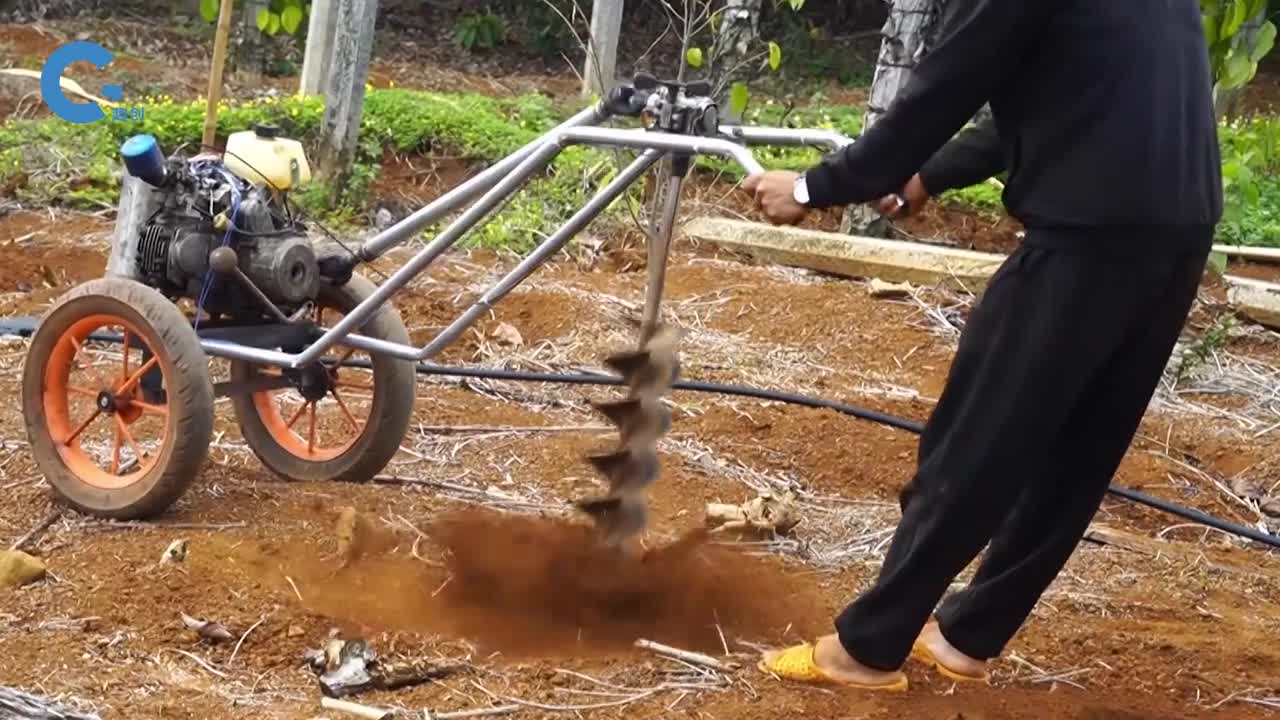 国外大叔自制钻孔机自行车的手刹被改成了控制器