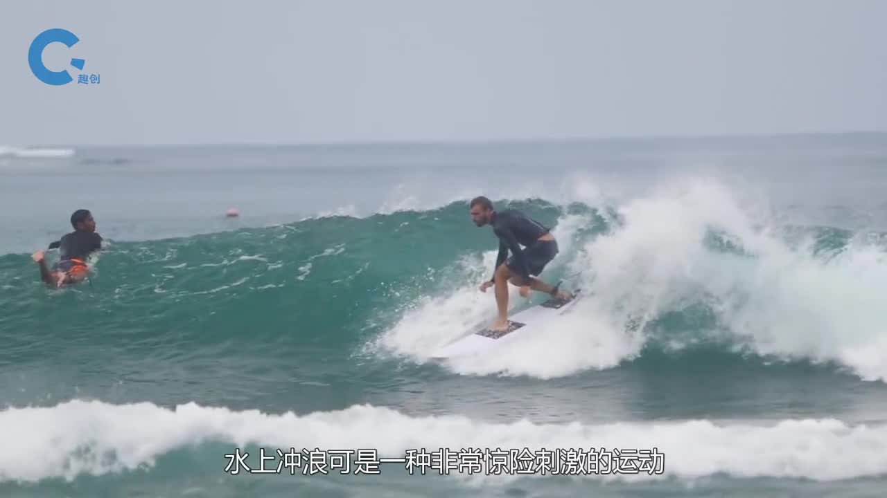 国外发明神奇浮块丢进水里就能变成一座桥你敢走吗