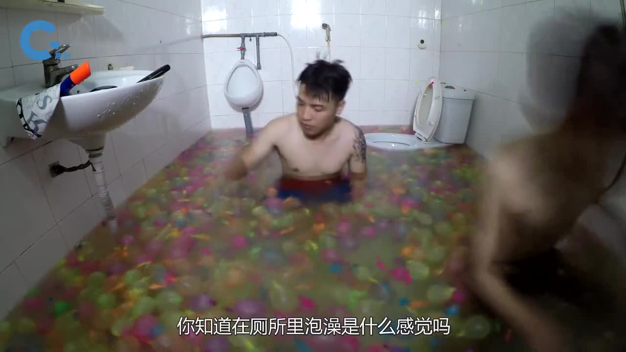 将厕所改成浴缸在里面泡澡是什么体验老外亲测画面太美没眼看