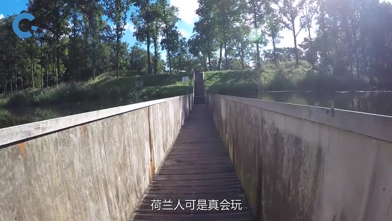 奇葩的建筑设计荷兰要把桥建在河里面确定不是把图拿反了