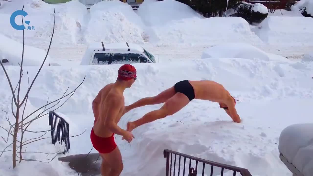 雪也有保质期有时能扎进去假装游泳有时就像撞到了墙上雪也有保质期有时能扎进去假装游泳有时就像撞到了墙上