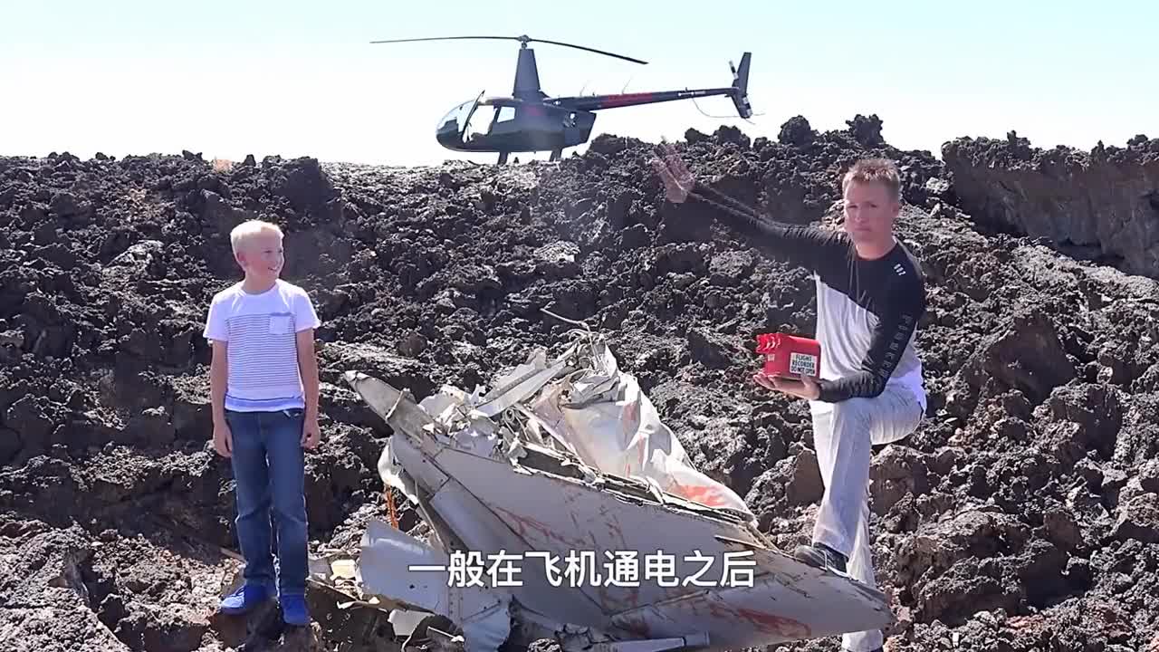 把飞机黑匣子切割开看看黑匣子里面长什么样