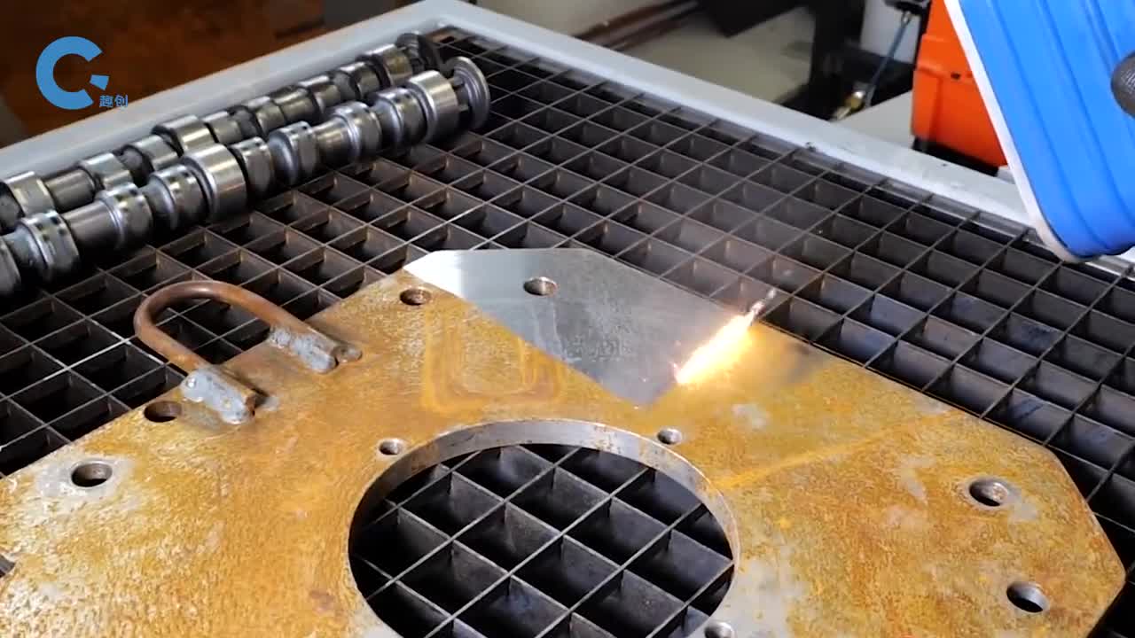 国外牛人增强激光威力能切断二十公分粗的大树