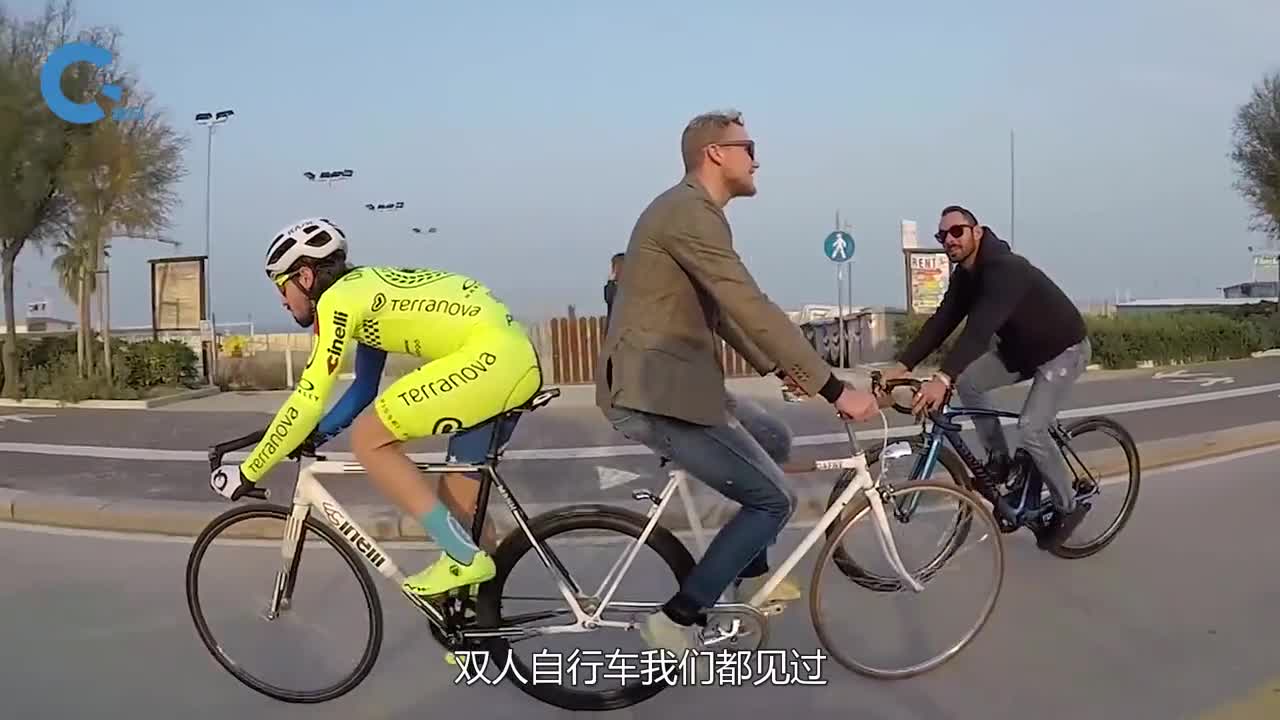 国外牛人发明双头自行车背对背反向骑行到底哪个是头