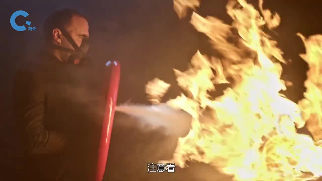国外建筑师发明盾牌灭火器边灭火边保护自己