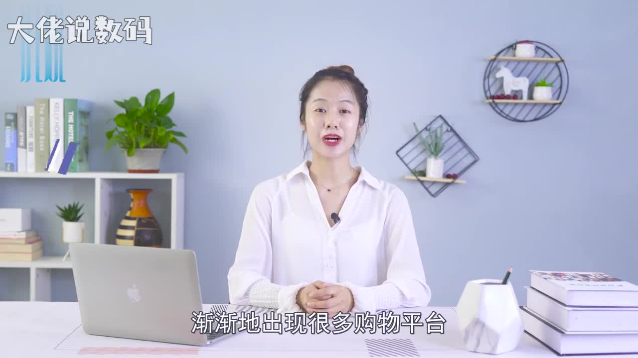 天猫与淘宝的区别首先淘宝网店是任何人都可以开的而天猫商城是需要公司进行注册而且开一个淘宝店不需要缴纳什么随便一个人就可以开而入驻天猫商城则至少需要缴纳一万的保证金当然淘宝店也可以自愿加入消费者保障缴纳保证金天猫里是可以购买运费险的可以无理由退货也可以理赔而淘宝网就没有所以天猫是一个商场而淘宝就好像一个集市