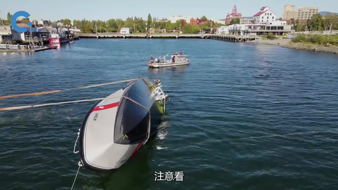 国外发明不倒翁救生艇可以做到翻身自救