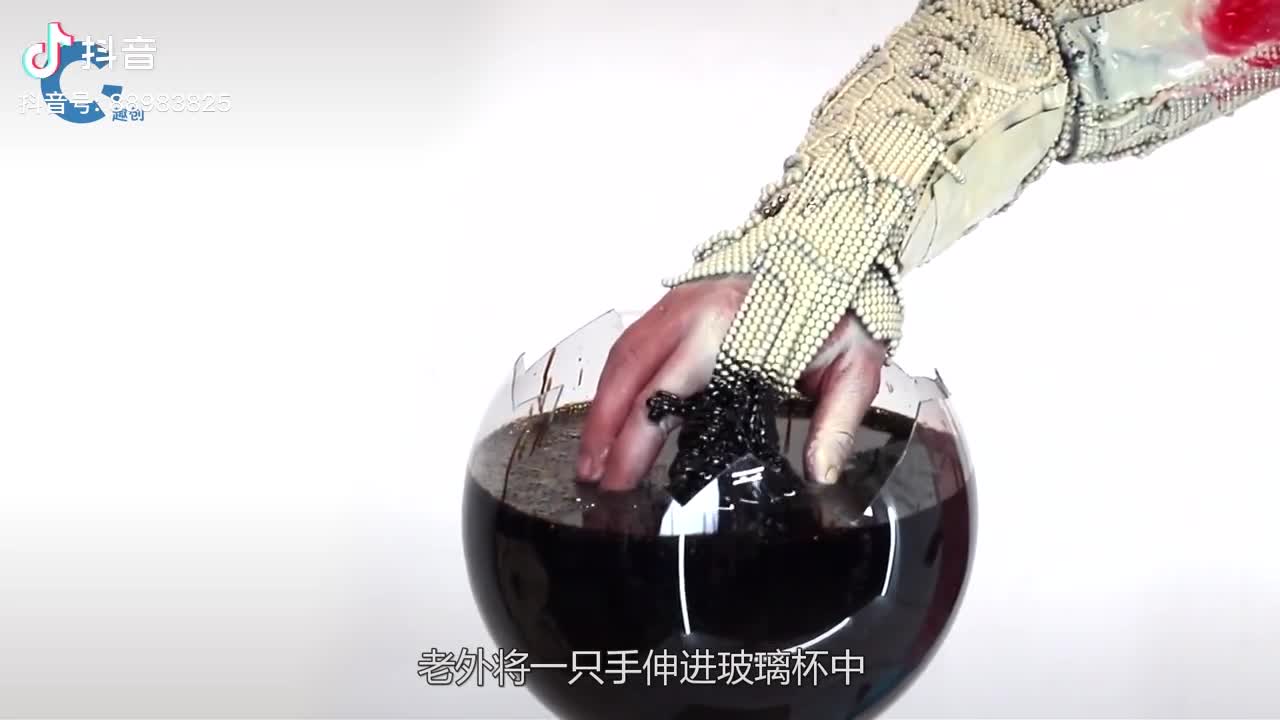 外国小伙自制毒液战衣还原度高达99网友你确定这不是特效