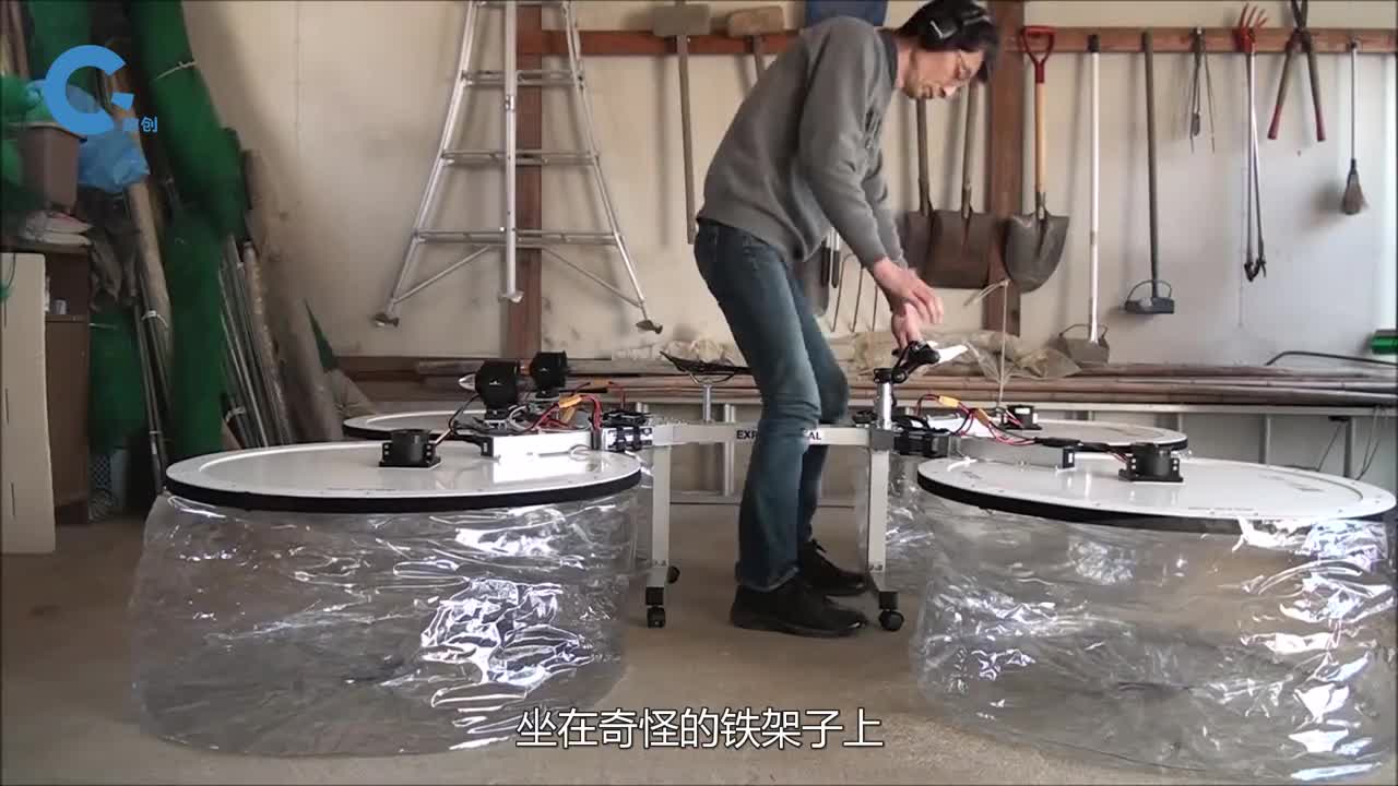 日本发明迷你气垫船仅需四个超大气囊便可实现原地平移