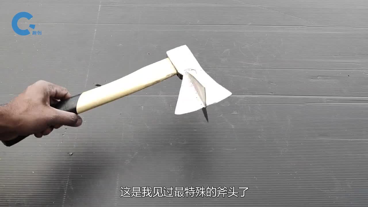 大叔发明十字型斧头再不会被木头卡死劈柴变的行云流水