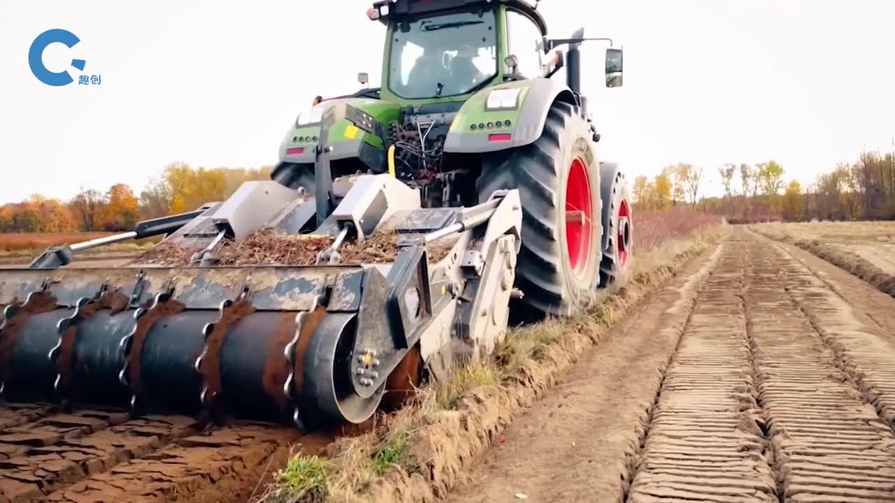 国外是如何开垦农田的碎石和树木直接被原地粉碎