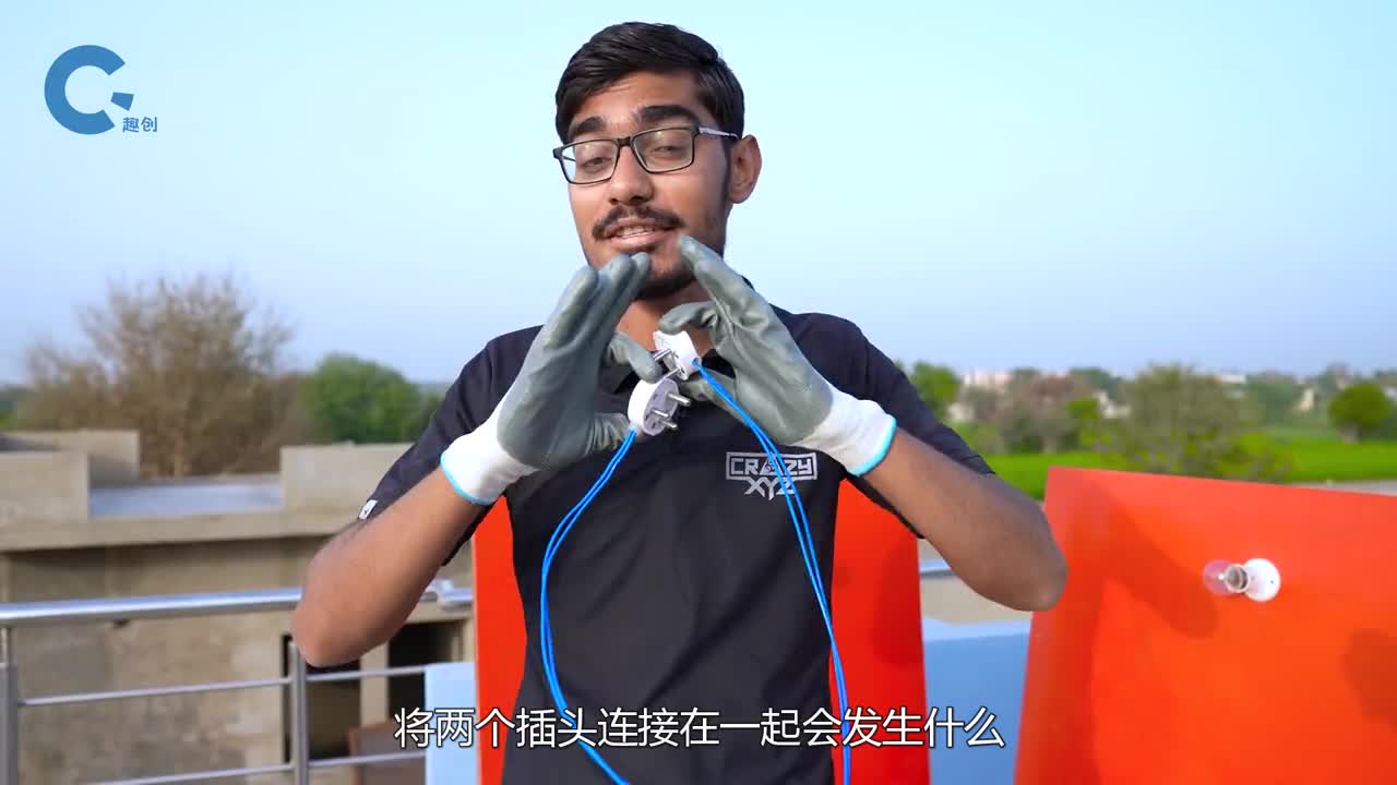 将两个插头通上电后连接在一起会怎样老外亲测结果尴尬了