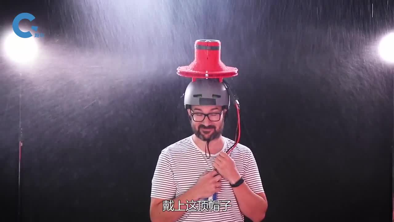 可替代雨伞的神秘头盔靠气流吹散雨水回头率100