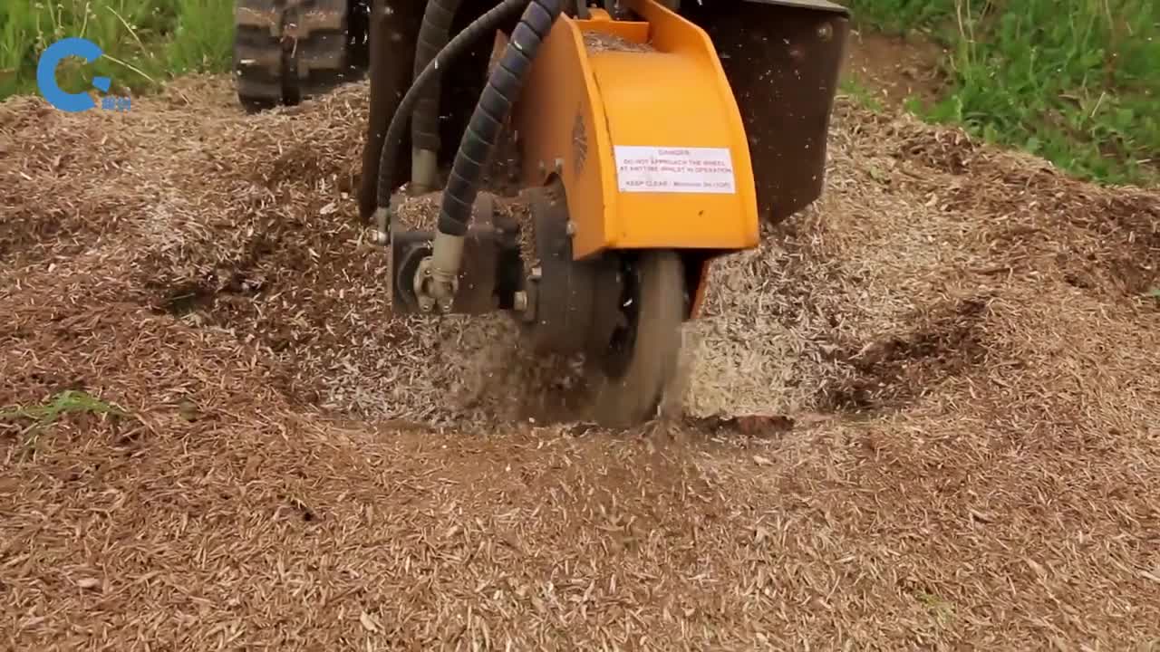 国外发明树桩粉碎机一分钟粉碎一颗树桩