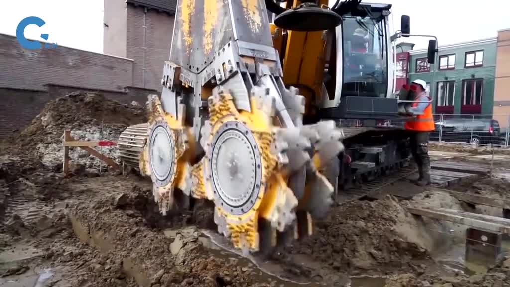 如何建造地下挡水墙两个钻头钻入地下20米