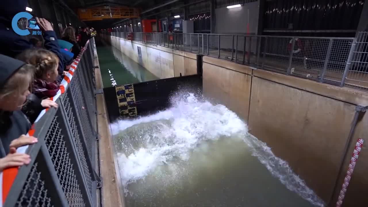 疯狗浪是什么出现时就像一堵水墙