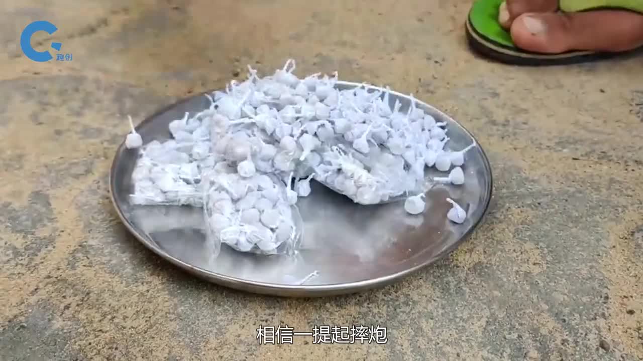 将50000个摔炮从顶楼倒下能把地面炸出窟窿吗结果着实让人意外