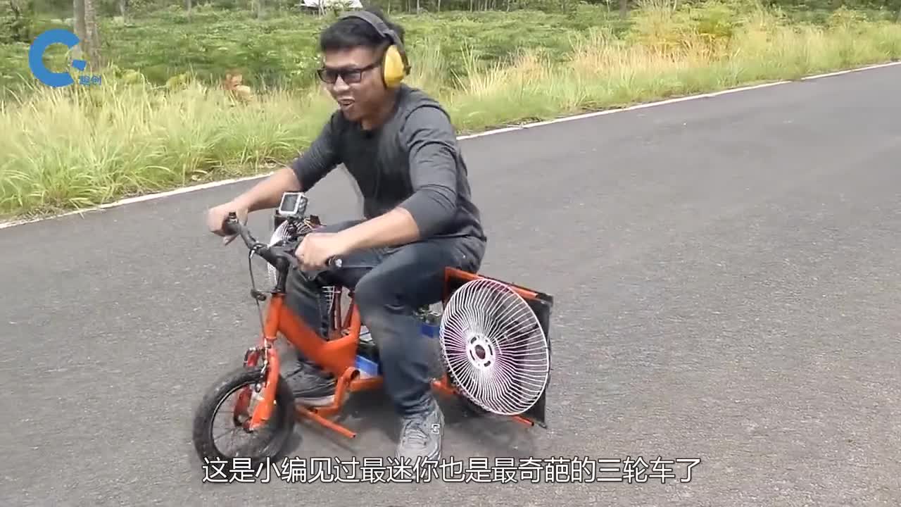 老外发明风扇电三轮就跟儿童平衡车一样大骑行起来太魔性了