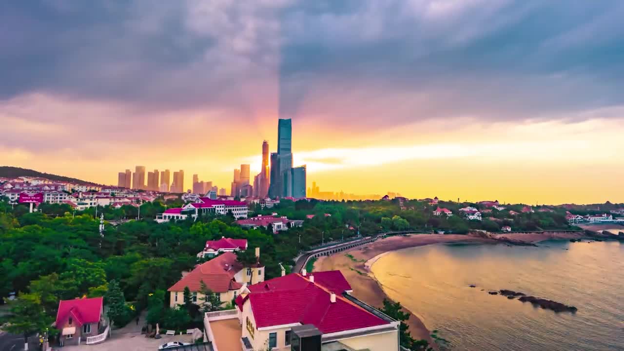 八月是青岛最迷人的季节也是旅游打卡最出片的时候看见青岛一起享受好客山东的视觉盛宴每一帧画面都美到极致