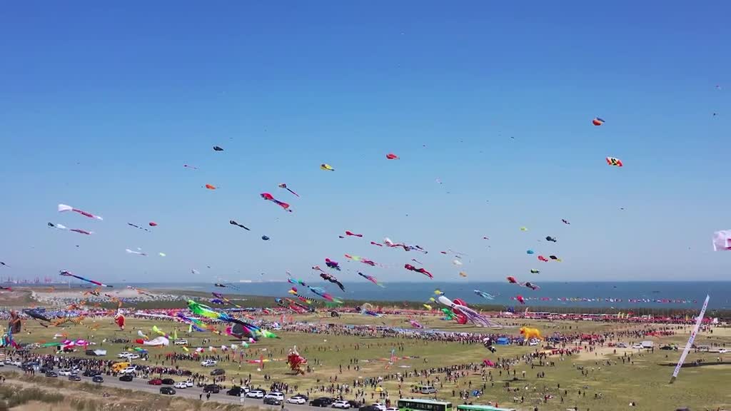 五色纸鸢扶摇万里跟着潍坊风筝非遗传承人杨红卫一起探寻传承千年的风筝文化