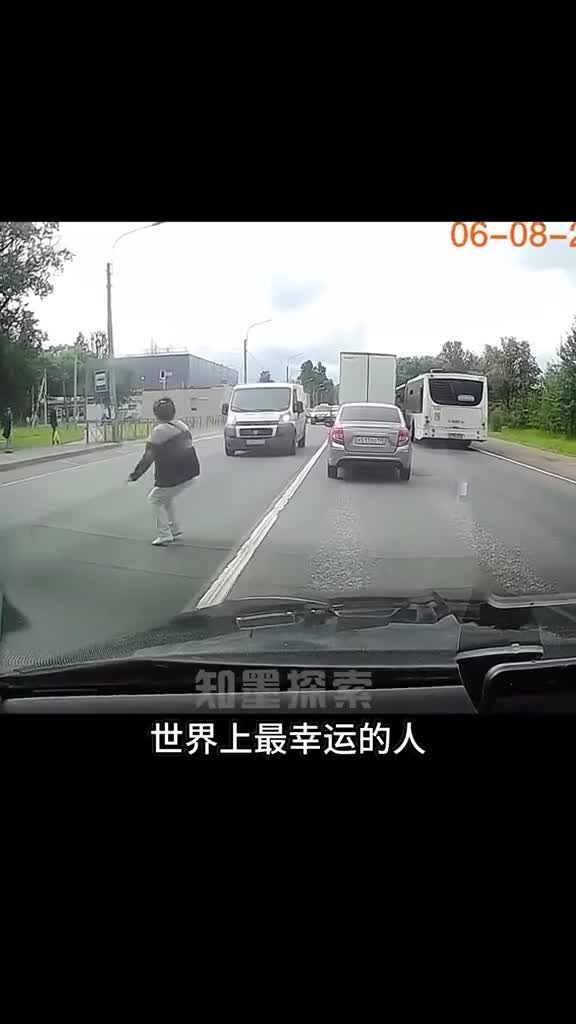 被相机捕捉到幸运的人