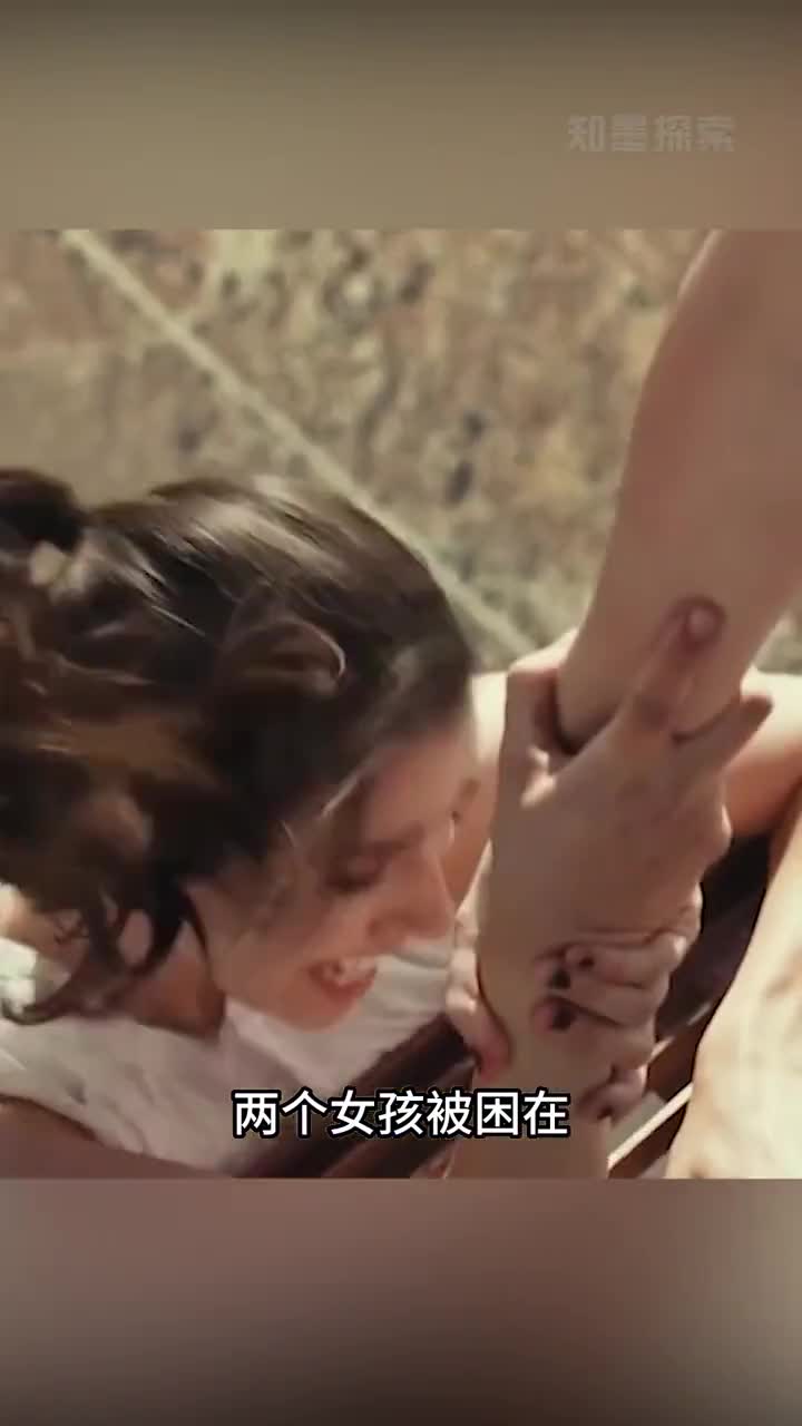 两名女子被困在800米的信号塔上