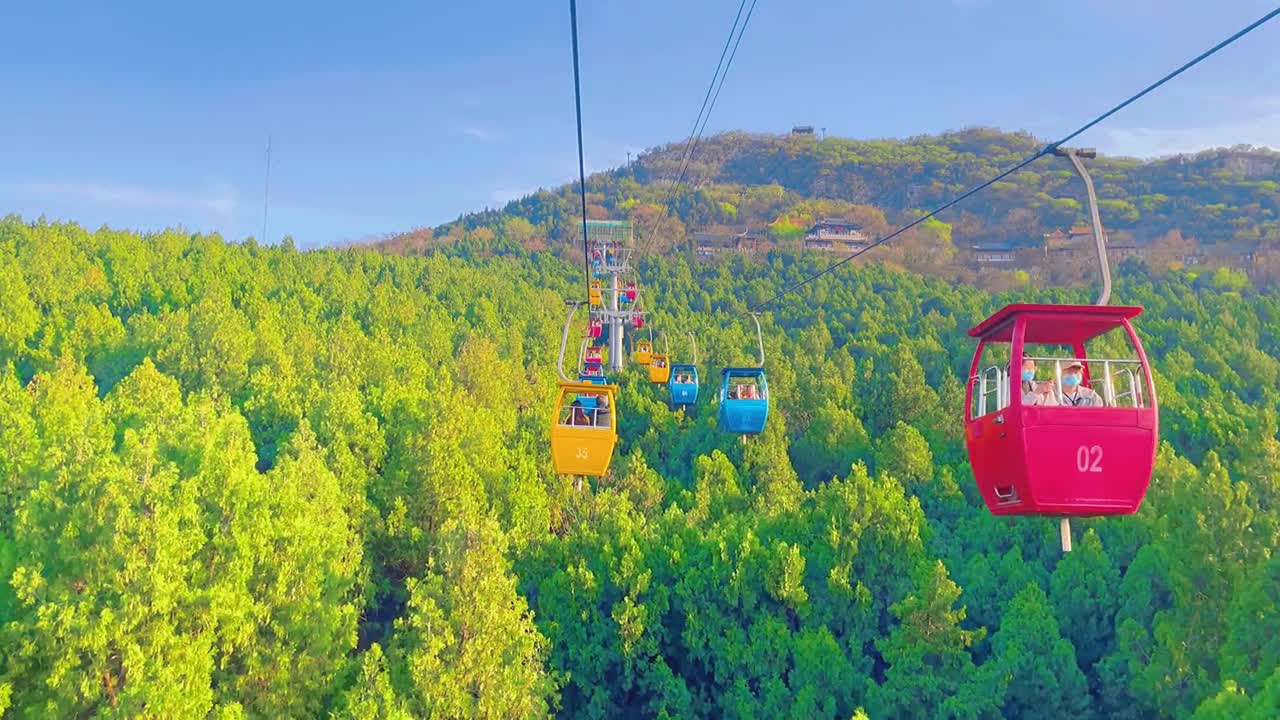 坐千佛山索道俯瞰济南城这种景象只能在宫崎骏的动画里看到吧