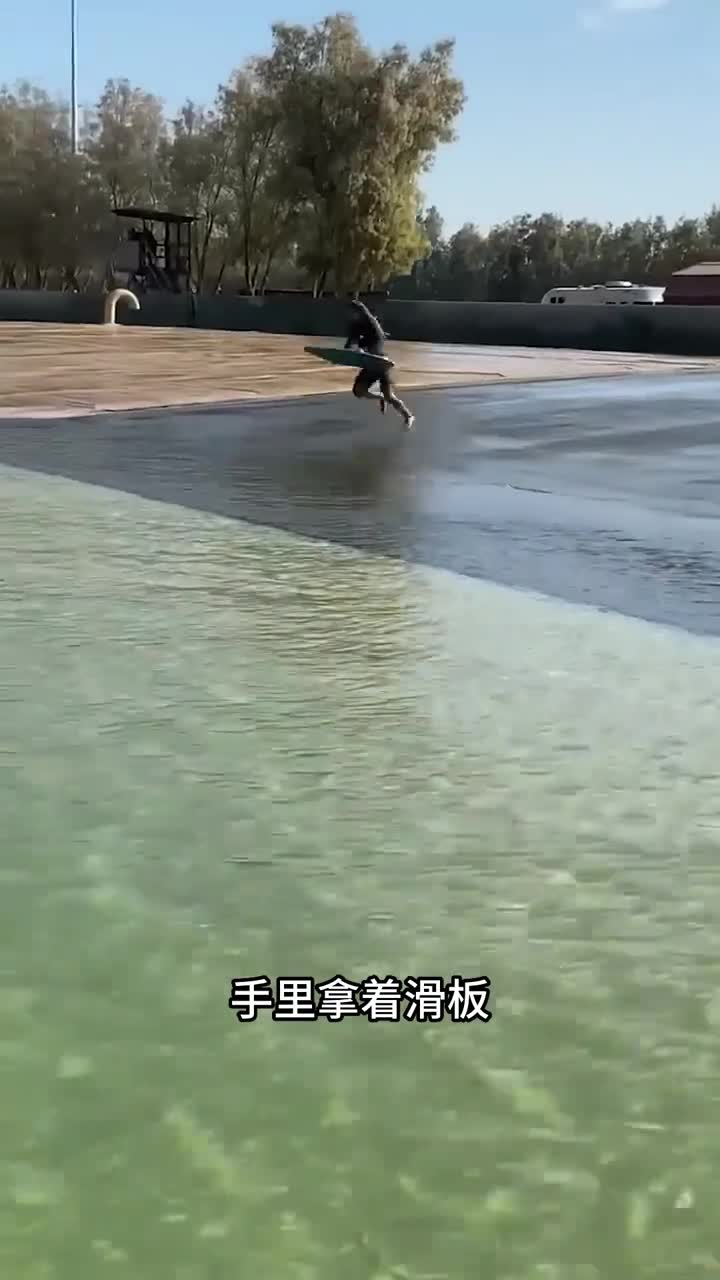 男人冲浪有着惊人的天赋