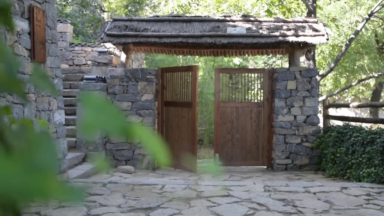 在唐风古韵的济南拔槊泉廓庐民宿看山观秀静心品茗归于田园复返自然