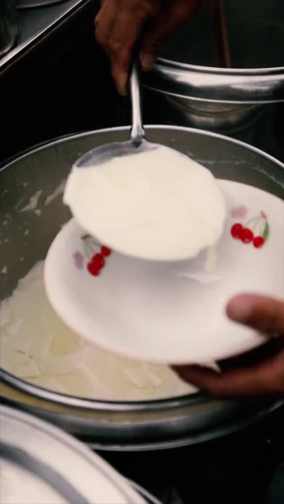 在很多山东人的心里唤起乡愁的大概就是一碗咸香的老豆腐吧你觉得呢