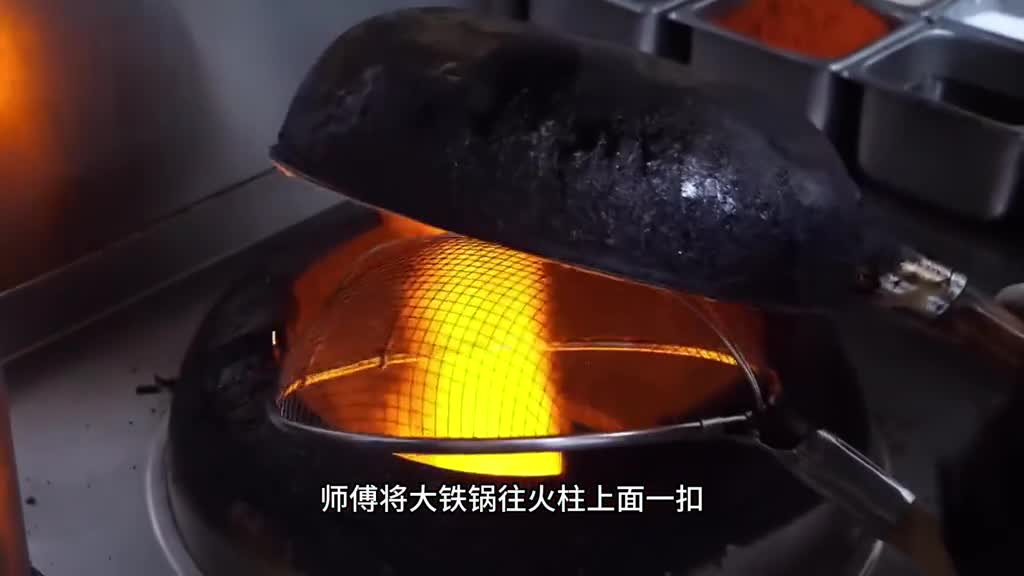 鲜甜软糯的蛋皮吐司巨好吃蛋皮包裹着沙拉和肉松一口爆浆