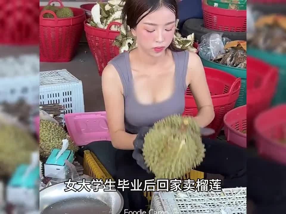 谁能拒绝这样的榴莲泡芙呢真实添加了榴莲软乎乎糯叽叽的快来尝尝