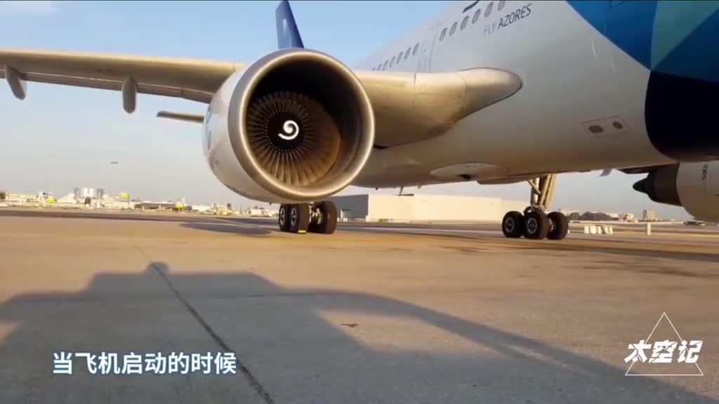 运转中的客机引擎能把人吸进去吗印度航空真实惨剧告诉你