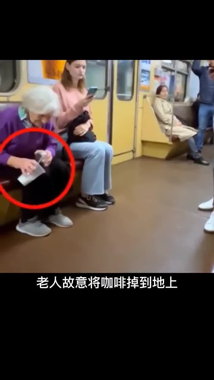 地铁里发生的暖心一幕