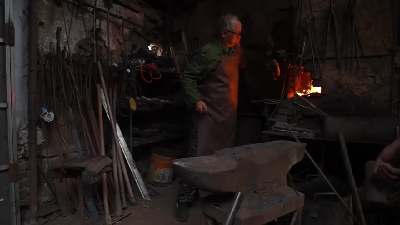 匠心打造百年传承火树银花漫天飞舞这样的打铁花也太酷了吧