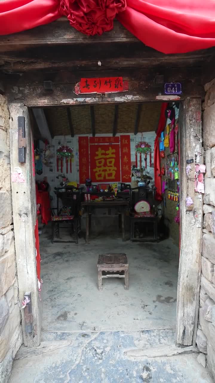 喜庆的唢呐吹起来叮咚的锣鼓敲起来这个沂蒙传统婚嫁习俗表演原汁原味抖音小助手