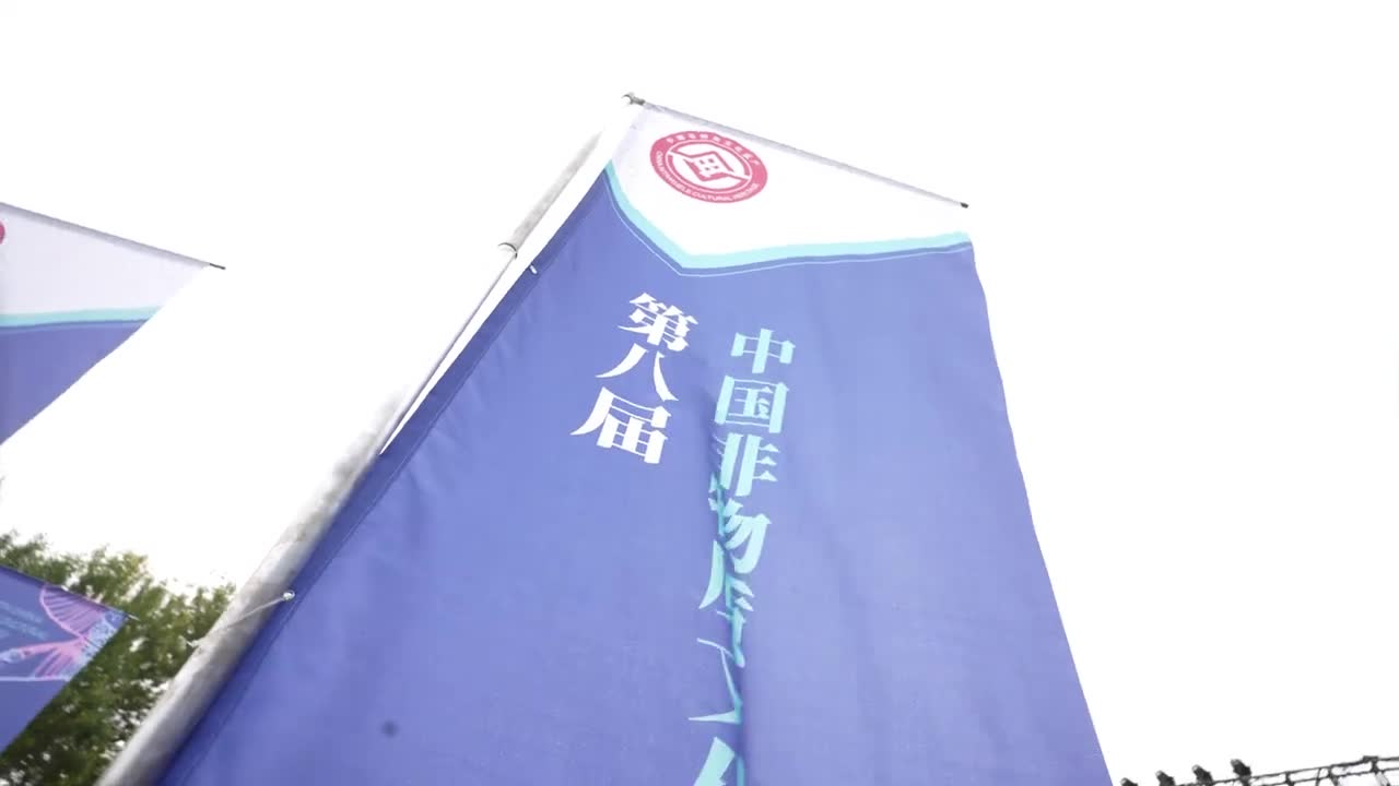 保护传承守正创新10月17日由文化和旅游部主办的第八届中国非物质文化遗产博览会在山东济南开幕新颖的展陈设计丰富的内容供给专业的呈现方式充分展示非遗保护成果宣传非遗保护理念也欢迎在评论区与山东非遗旅游传播大使江寻千九月国翠儿田田剪纸互动