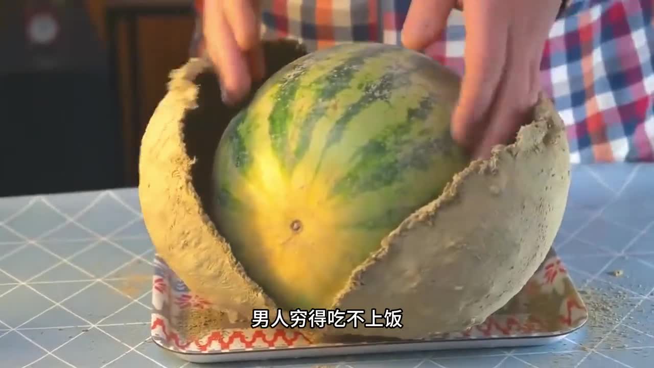 取自东南亚的大椰子直接开壳取水就像在喝街头现开的一样好喝