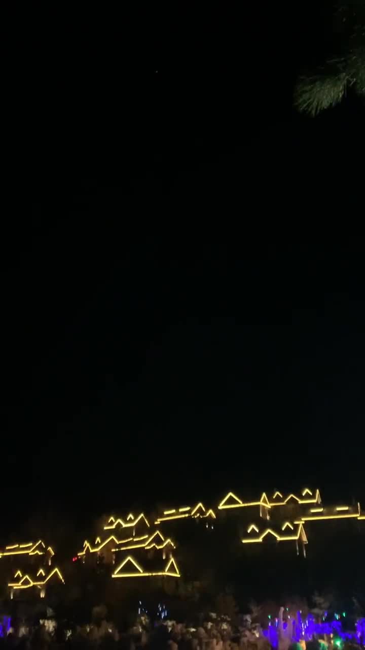 只要亮起灯光哪里都是美景只要心中有一点亮那全身都会充满希望