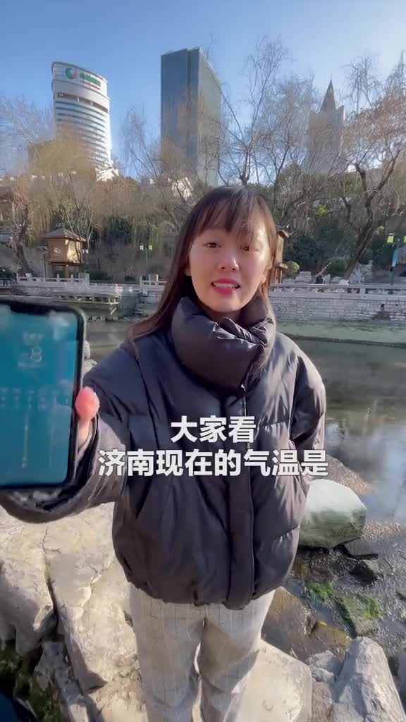 今天的泉水有点热不管是夏天气温30多度还是冬天气温零下十几度济南泉水始终全年保持恒温18度