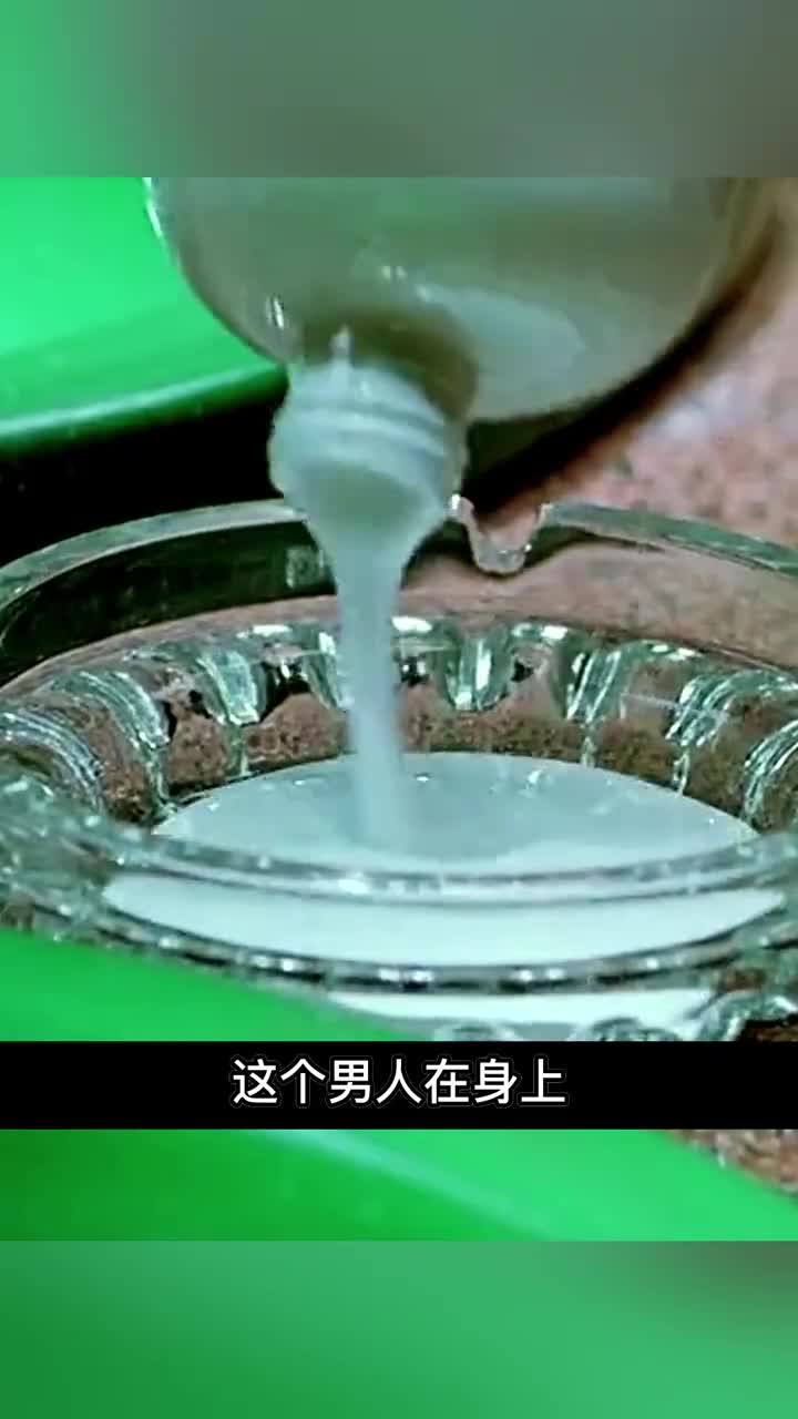 男人为了偷取钻石伪装成雕像