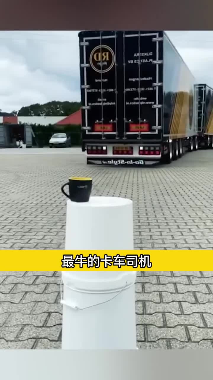 这名卡车司机的操作震惊路人