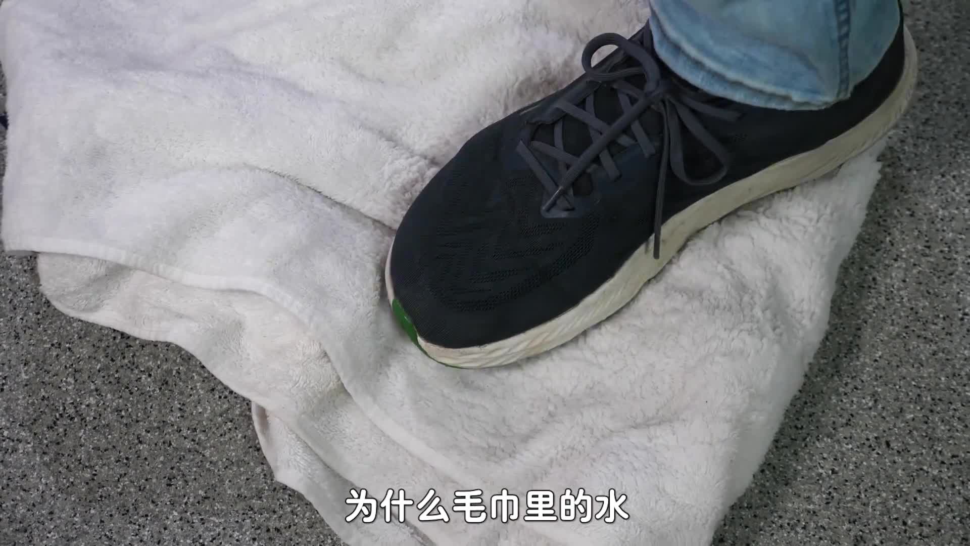 为什么海边的沙子踩下去会瞬间变干反直觉膨胀的沙子