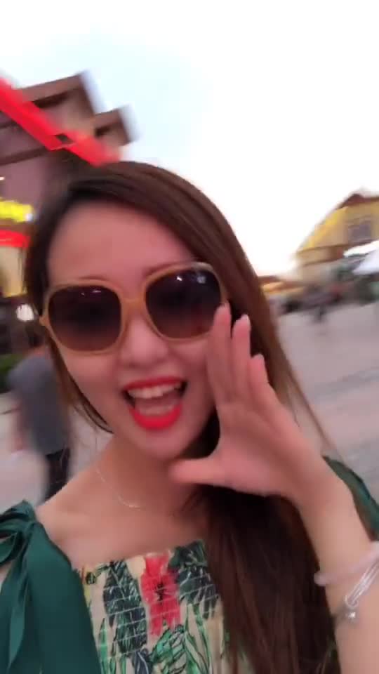 啤酒节我来啦最后的杯子真的举不动啊啊抖音小助手青岛啤酒节金沙滩啤酒城