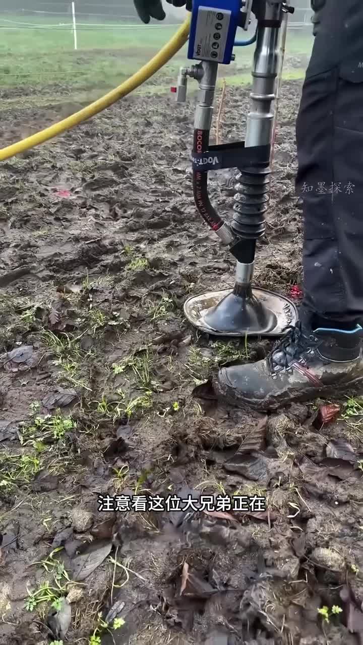 德国工人给土地里注入空气解释